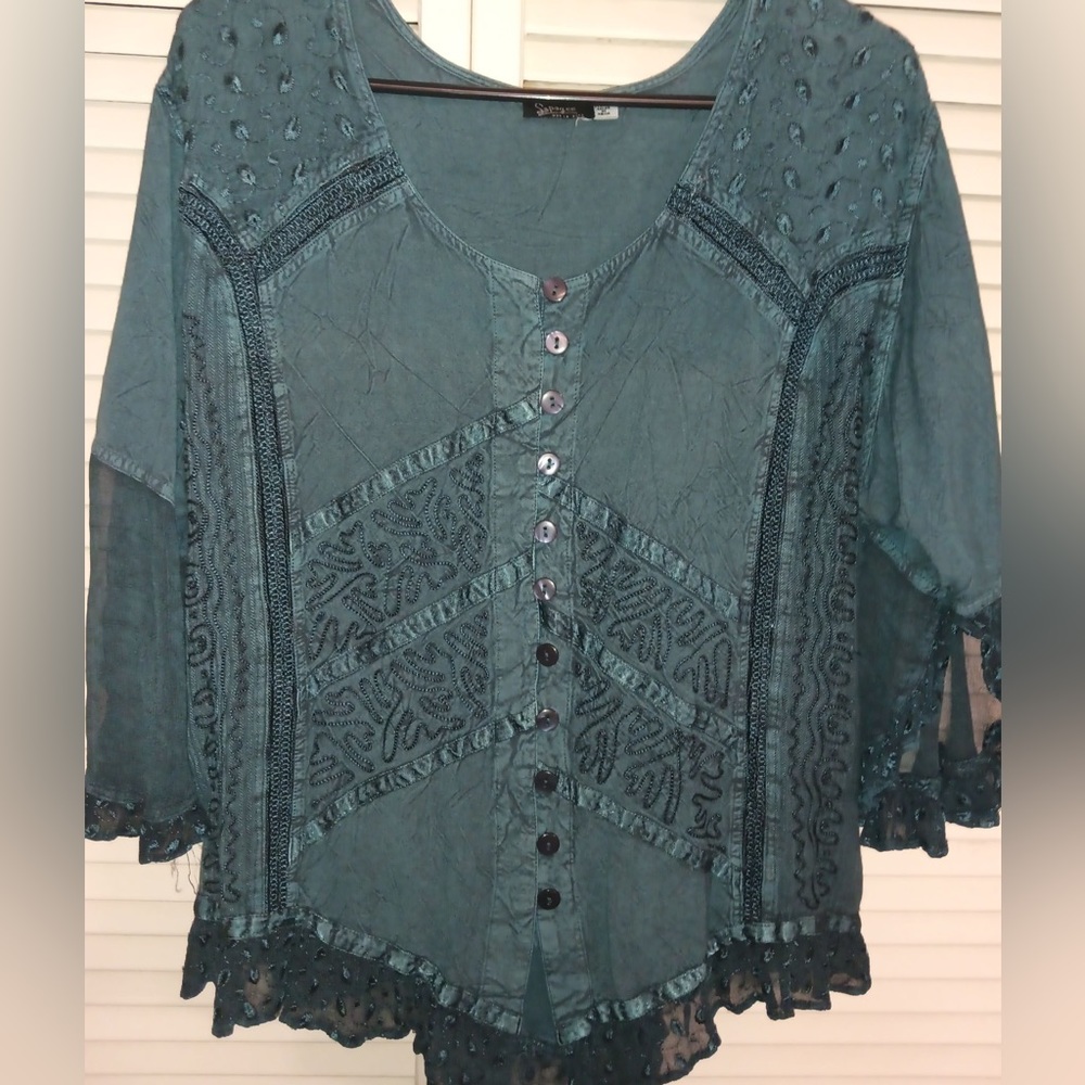 Beautiful ladies blouse size XL